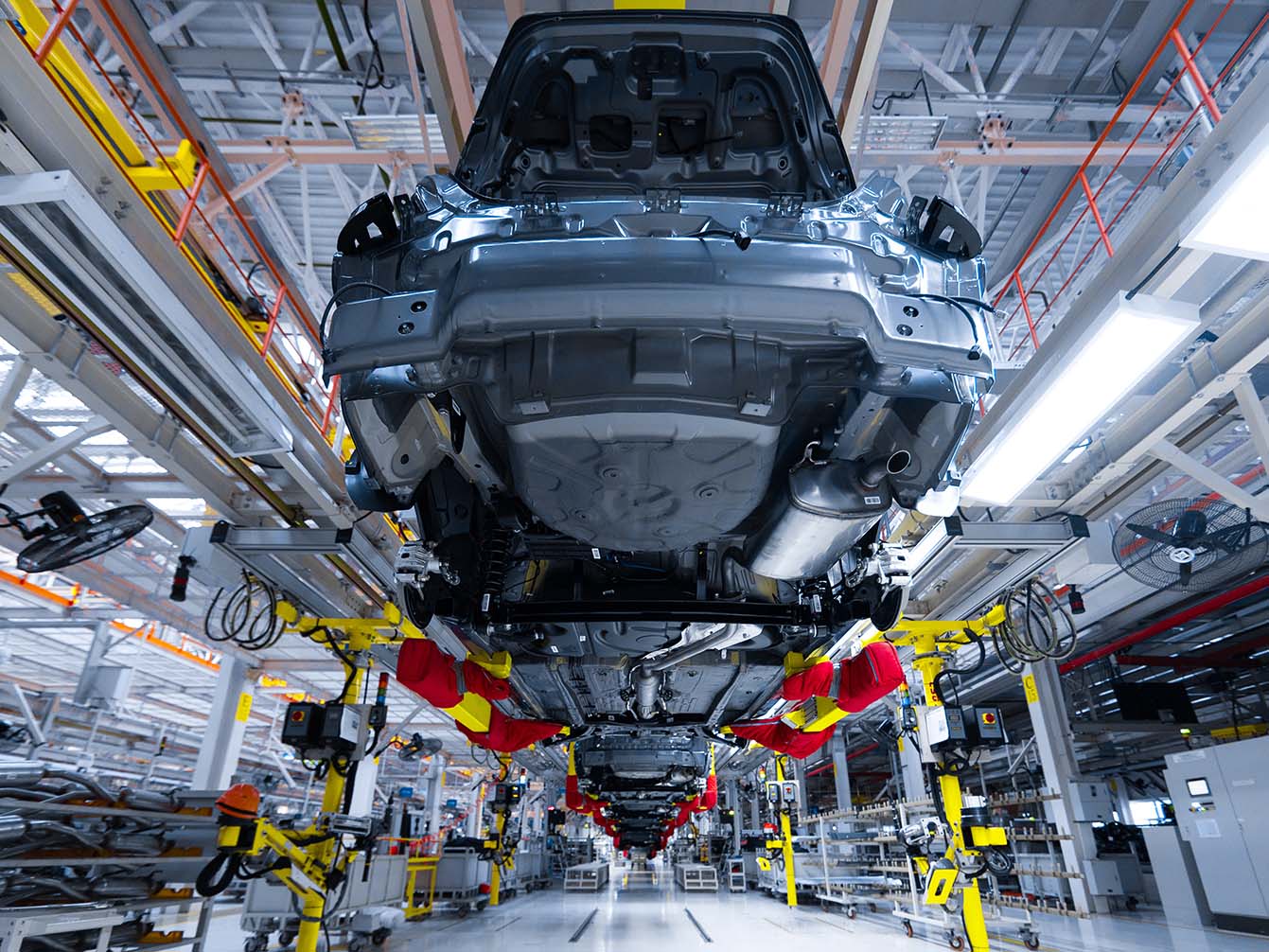 Digitalisierung und Automatisierung in der Automobilindustrie mit ISG virtuos